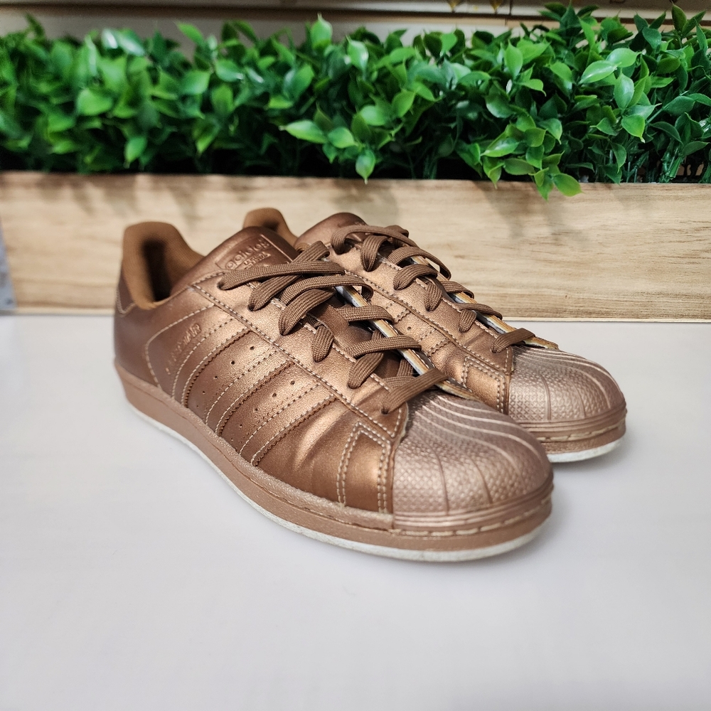 Adidas superstars